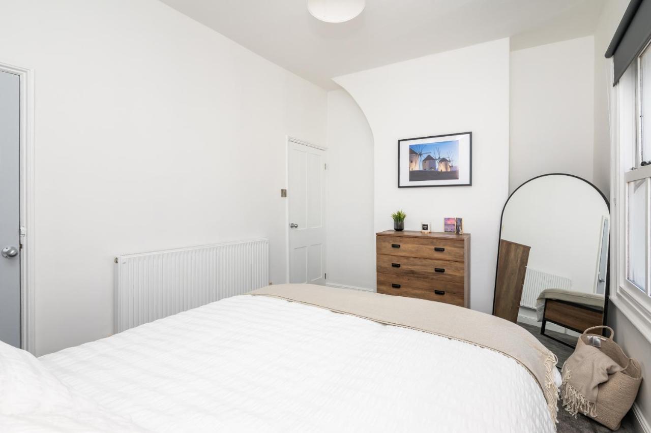 Stylish, Centrally Located Terrace - Pass The Key Йорк Экстерьер фото